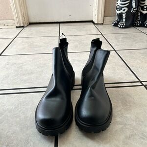 Black Chelsea boots size 9